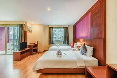 豪华套房（双床，泳池景观） — Elite Suites Patong